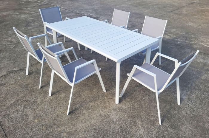 Puerto Belize spisegruppe med to ekstra stoler som kan kjøpes til.
